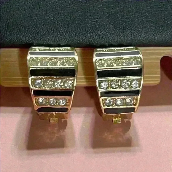 Dior Clip On Earrings - Picture 6 of 6